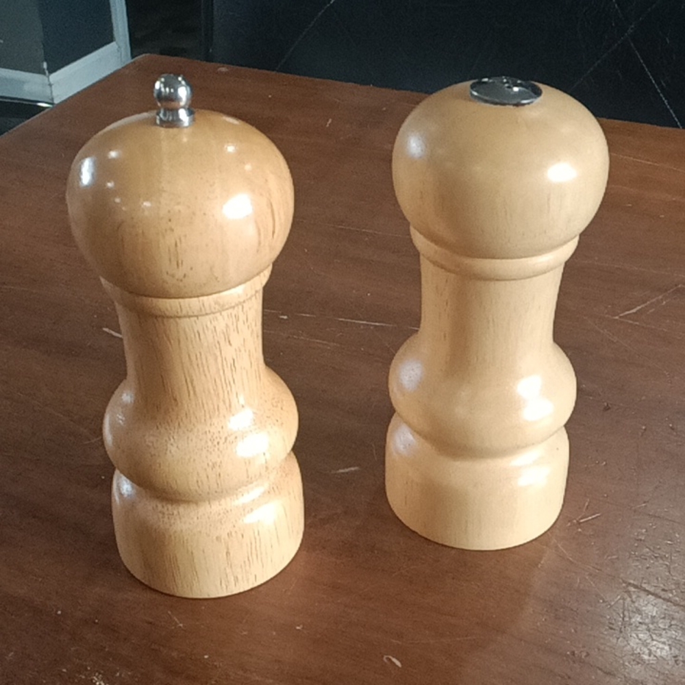 Salt Shaker/ Pepper Grinder